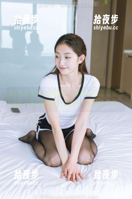 BoBoSocks袜啵啵-奶油 BoBoSocks袜啵啵 - 高跟凉鞋与奶油的结合,这作品透着一丝青年迷惘的优雅。