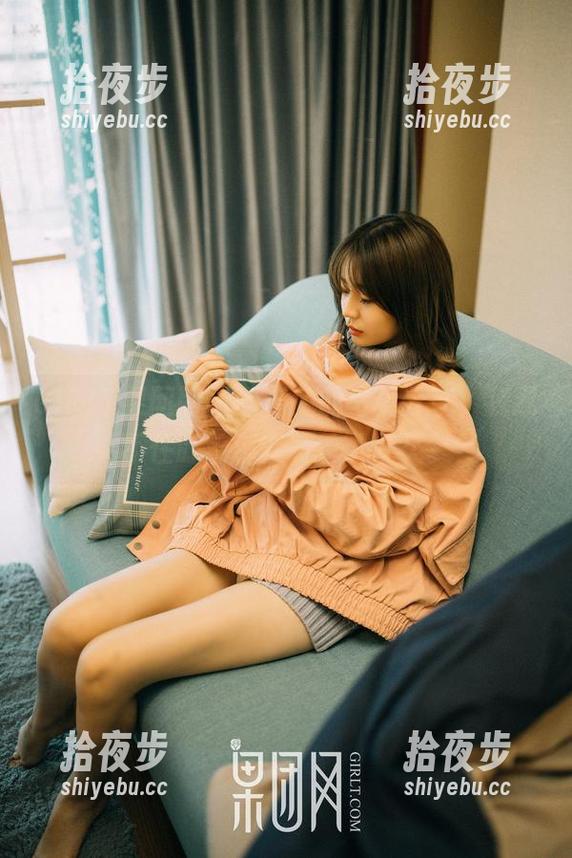 GIRLT果团网-酸酱兔 GIRLT果团网 - 酸酱兔的写真分享,我忍不住盯着那套装看了好久。
