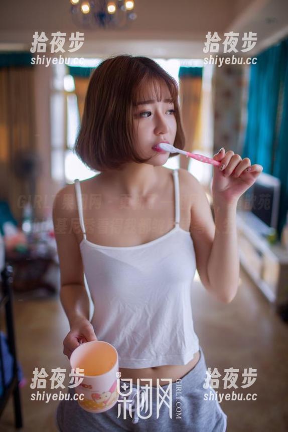 GIRLT果团网-黄歆苑 GIRLT果团网 - 更新了一组图集,黄歆苑的比基尼秀看得我都皱眉思考人生了。