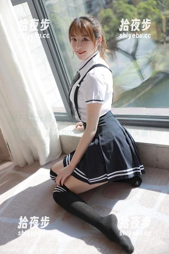 MFStar模范学院-加朵babe MFStar模范学院 - 居家原图,果然只要有吃的,加朵babe就能出现在镜头前!