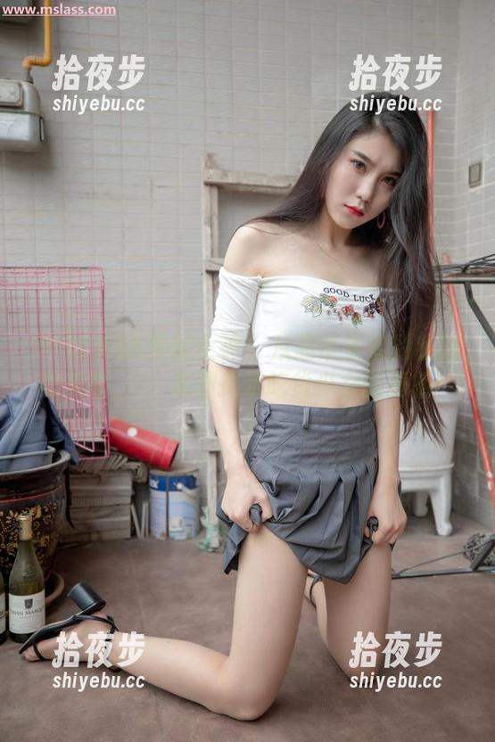 MSLASS梦丝女神-玥玥 MSLASS梦丝女神 - 从超市货架到私拍的美味,玥玥原图揭示吃货少女的真相!