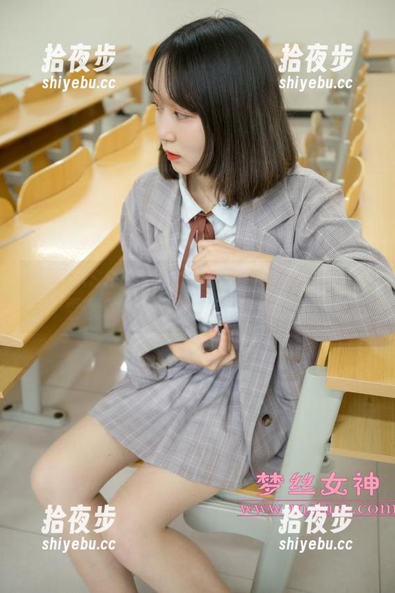 MSLASS梦丝女神-雪馨 MSLASS梦丝女神 - 作品中的俏皮与诱惑:雪馨的黑丝袜图集真让人想一探究竟