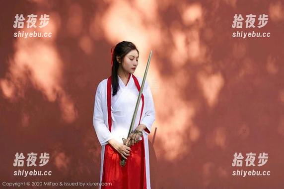 MiiTao蜜桃社 - 琉璃lily在办公室的“放飞自我”时刻：图库精选