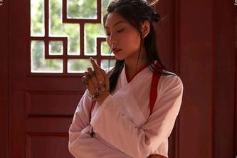 MiiTao蜜桃社 – 甜心套图，陆萱萱Cecilia的小动作真会让人想多～难道我太单纯？