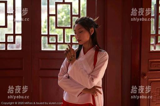 MiiTao蜜桃社 - 甜心套图，陆萱萱Cecilia的小动作真会让人想多～难道我太单纯？