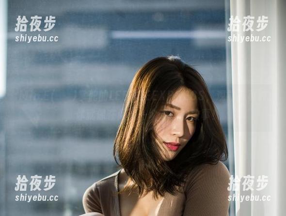 Min.E(민이)掌舵的LEEHEEEXPRESS，观看写真时，你就像在阅读一个滑稽的故事！