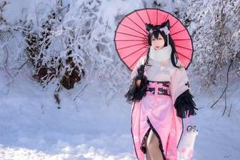 Neko薇薇的写真中文本与巫女的灵气，二者不可分割的组合……