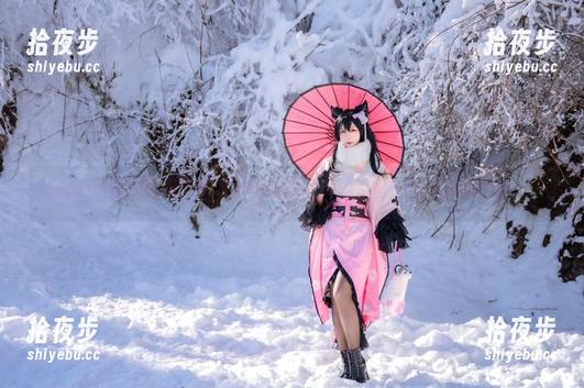 Neko薇薇 Neko薇薇的写真中文本与巫女的灵气,二者不可分割的组合……