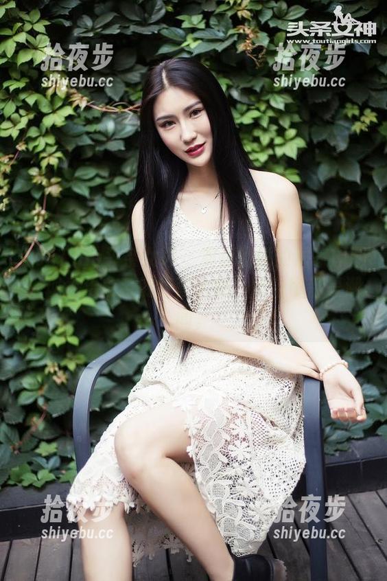 TouTiao头条女神-奥莉悦悦 TouTiao头条女神 - 奥莉悦悦的居家原图,现今治愈系的经营大师,连窗帘都是潮闻。