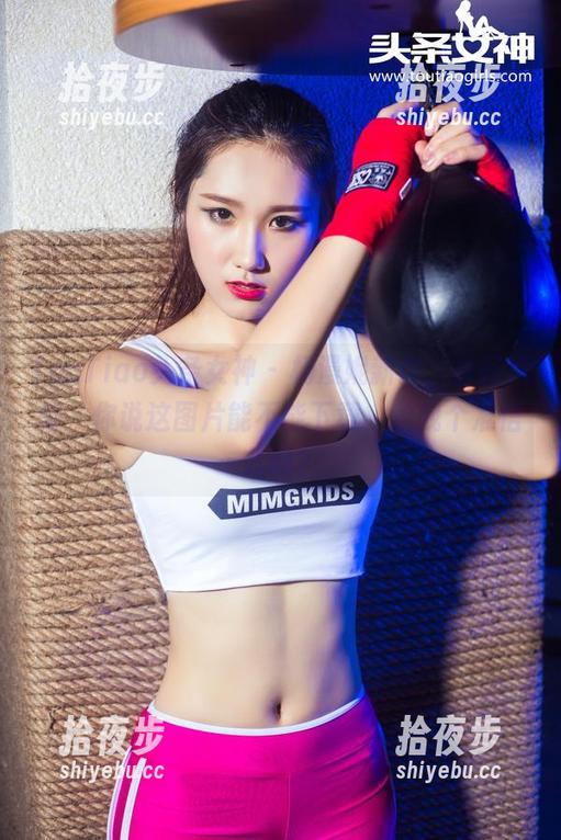 TouTiao头条女神-杨漫妮 TouTiao头条女神 - 杨漫妮新作,圣诞风情,你说这图片能不能下载,给我个准信儿呗?