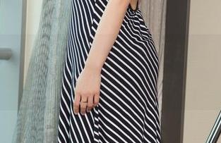 UGirls尤果网 – 下载这些王瑞儿的美足图片，只要忍住不想一脚穿上就行？