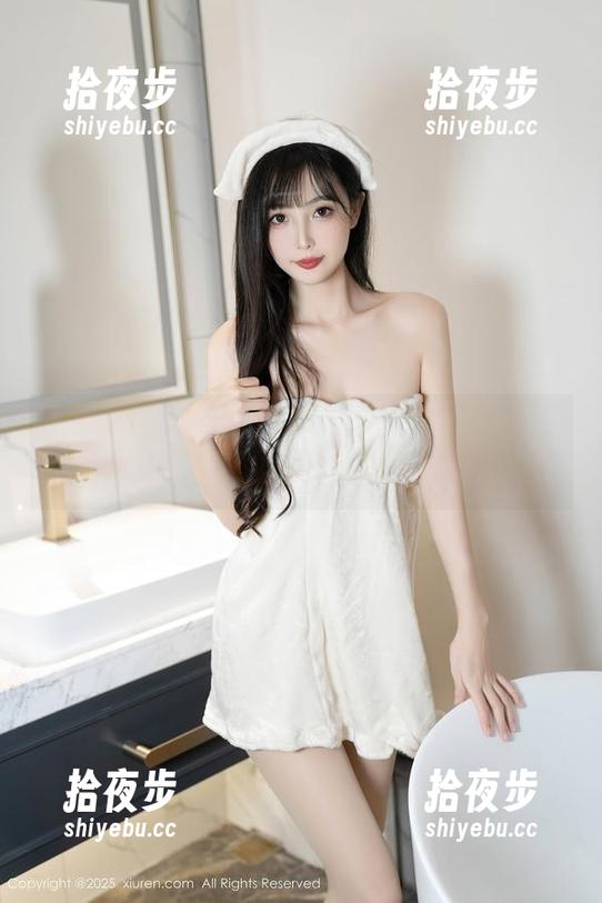 Xiuren秀人网-Carol周妍希 Xiuren秀人网 - 看Carol周妍希的皮衣私房,错觉得自己也能把它穿得那么酷。