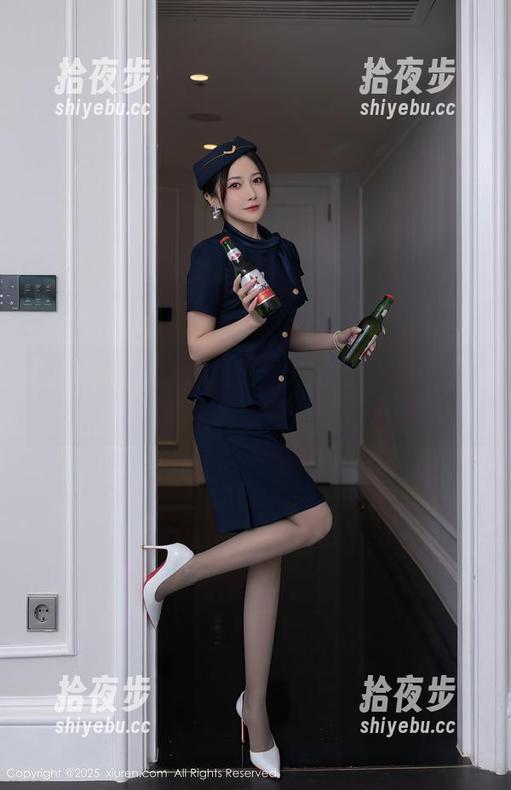 Xiuren秀人网-夏晓Maggy Xiuren秀人网 - 御姐控注意!夏晓Maggy图包,女王风范,撩心又撩眼!