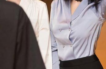 Xiuren秀人网 – 别样校园印记：李雅柔的校服写真集，在高清镜头下精准刻印