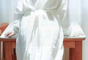 Xiuren秀人网 – 一起来欣赏肉晴MINI的制服写真，那股认真劲儿竟有点可爱