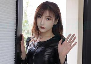 Xiuren秀人网 – 厨娘草莓zz的私藏资源：让每一口都沉醉