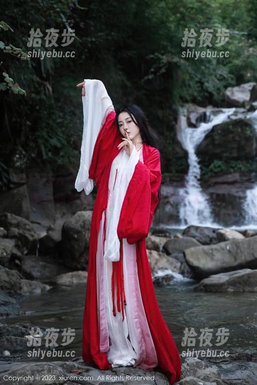 Xiuren秀人网-蛋蛋宝 Xiuren秀人网 - 美图分享:蛋蛋宝的礼服让我觉得,她拥有的不只是衣服!