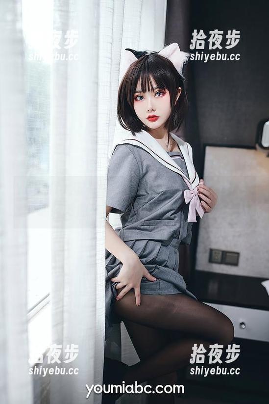 YouMi尤蜜荟-戴渃欣 YouMi尤蜜荟 - 最新美图:戴渃欣毛衣里的微妙曲线,怎么看都舍不得眨眼