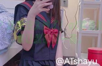 小背心？这想法太妙了！at鲨鱼的写真合集让我眼前一亮。