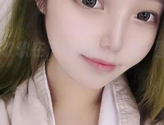 eloise软软在河边的JK时刻：图库里的高清偶然