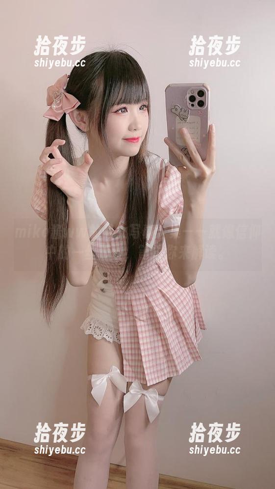 miko酱ww miko酱ww的修女写真全集——就像信仰中的一丝叛逆,等着你来解读。