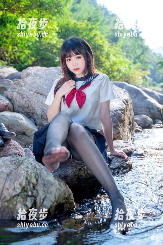 miko酱ww 最新写真发布ing,miko酱ww和她的“制服改造”,打破传统从此变色!