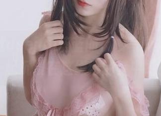 快来下载usejan蓝蓝的夜樱写真集，和我一起沉浸在这缥缈的梦中吧！