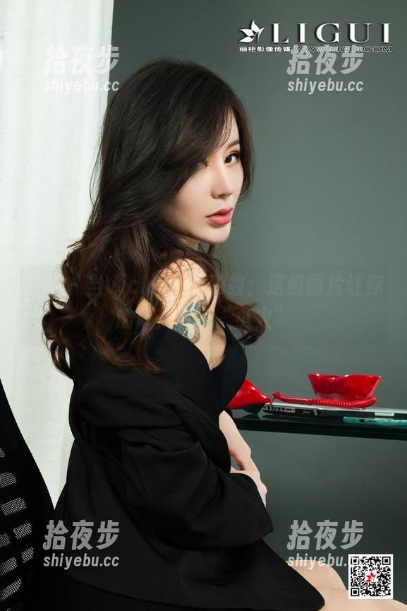 丽柜-Vicky 丽柜 - 当Vicky遇上豹纹:这组图片让你的审美有点“小火”