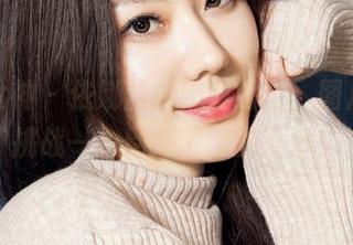 克拉女神 – 依娜丝的黑白时刻，图片下载挑战——别摔了你的设备！