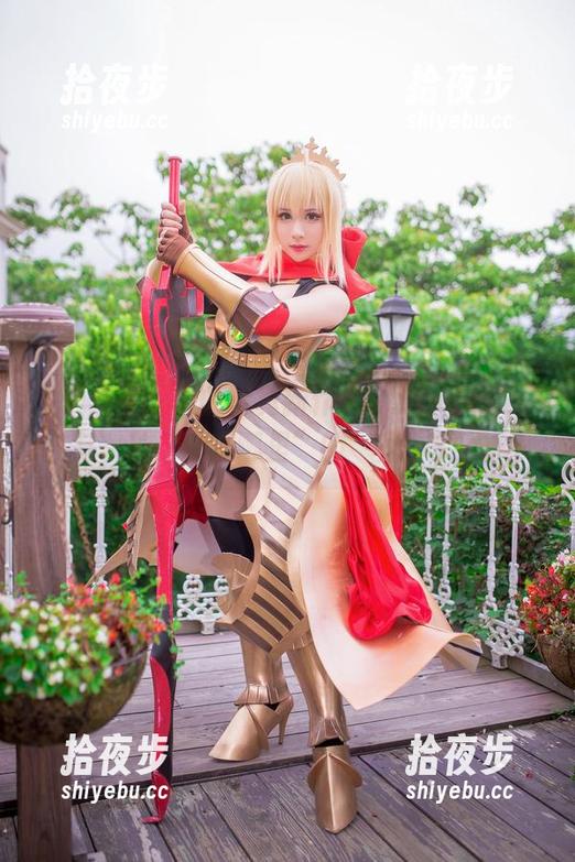 千寻大人 关于千寻大人的写真新作“Shinobu”:有一种“我在哪里”的囧境,哈哈。