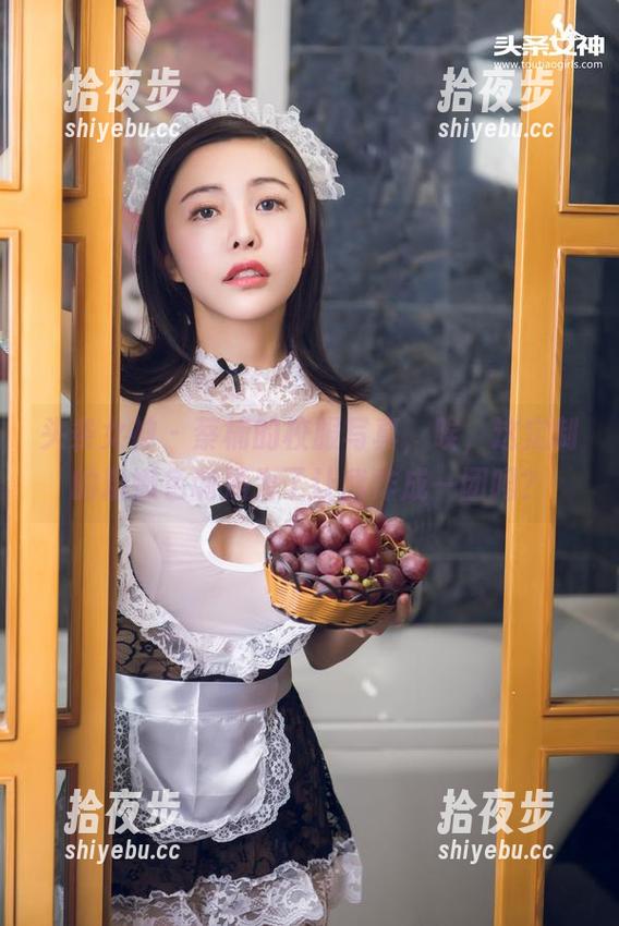 头条女神-蔡楠 头条女神 - 蔡楠的校服写真,唉,这定制的粉嫩色调是为了让我炸成一团吗?