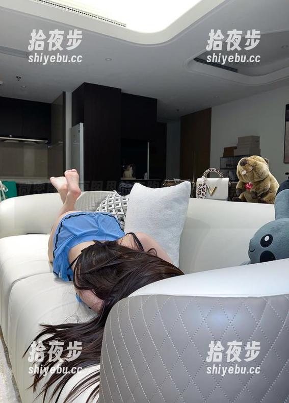微密圈 - 原图里的奔跑的晶骡儿：黑色姐妹花的微微挑衅