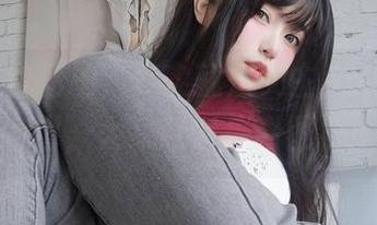 所谓黑白私拍，其实就是女主K俩手画个大饼，大家赶紧来看图包！