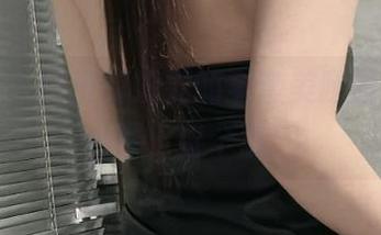 微密圈 – 这里有奶雯的全套美腿图包，拿去嘴上留个坑！