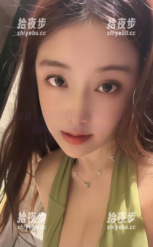 奶雯 微密圈 - 高清里的奶雯黑丝写真集,一种幽幽的期待在不停地滋长。