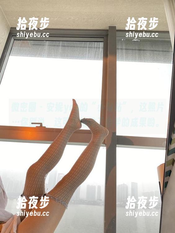 微密圈 - 安妮yoo的“小贴贴”，这照片…你别说，这可是她勤工俭学的成果哟。