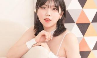 宋哈娜的黑色定制之旅：一场关于色彩的奇怪会议