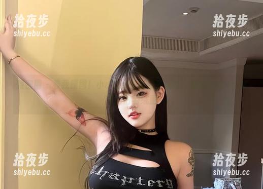 小u优优子 微密圈 - 看我原图!小u优优子邀你来挑战:貂皮大衣vs.家里的旧羽绒服
