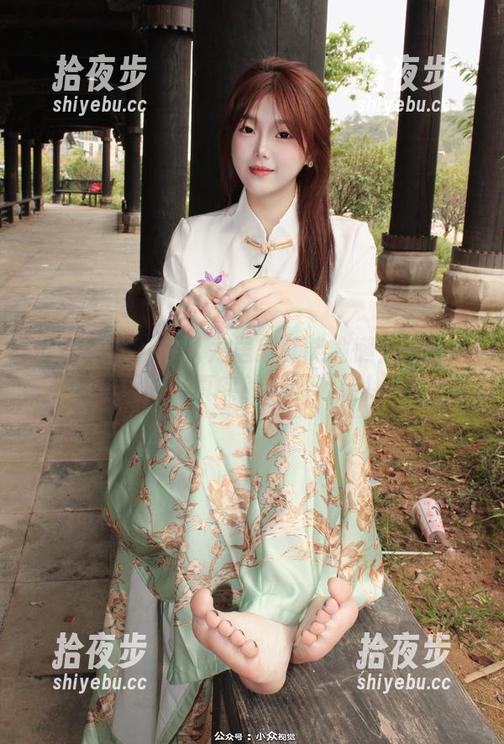 小众视觉-悦悦 小众视觉 - 你以为居家就能偷懒?悦悦展现的是真实的美图邀请!