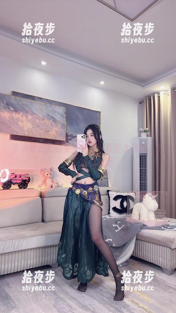 小小奶瓶儿 小小奶瓶儿的女王气场:原图太养眼,赶紧下载收藏吧