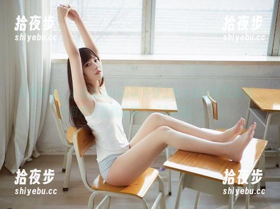 高清图集：小鹿鹿shika以为穿上修女装就可以安静，但她还是默默撒了‘小心机’！
