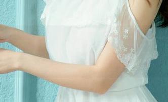 尤果网 – 李莉莉的短裙私拍日记——那条裙子，似乎在说悄悄话