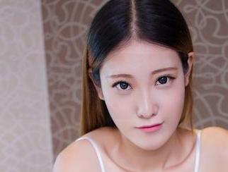 尤物馆 – 在线等Kely香香的夏日，图片里的时光似乎在“水上漂”，期待下一季穿越！