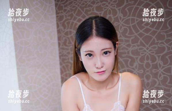 尤物馆-Kely香香 尤物馆 - 在线等Kely香香的夏日,图片里的时光似乎在“水上漂”,期待下一季穿越!