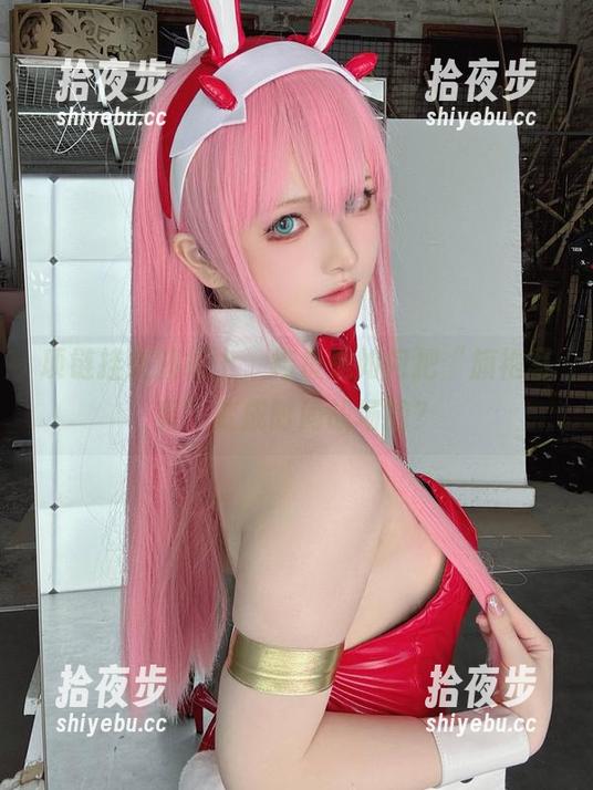 屿鱼 项链挂在旗袍上,屿鱼是如何把“旗袍写真”变成时尚战场的?