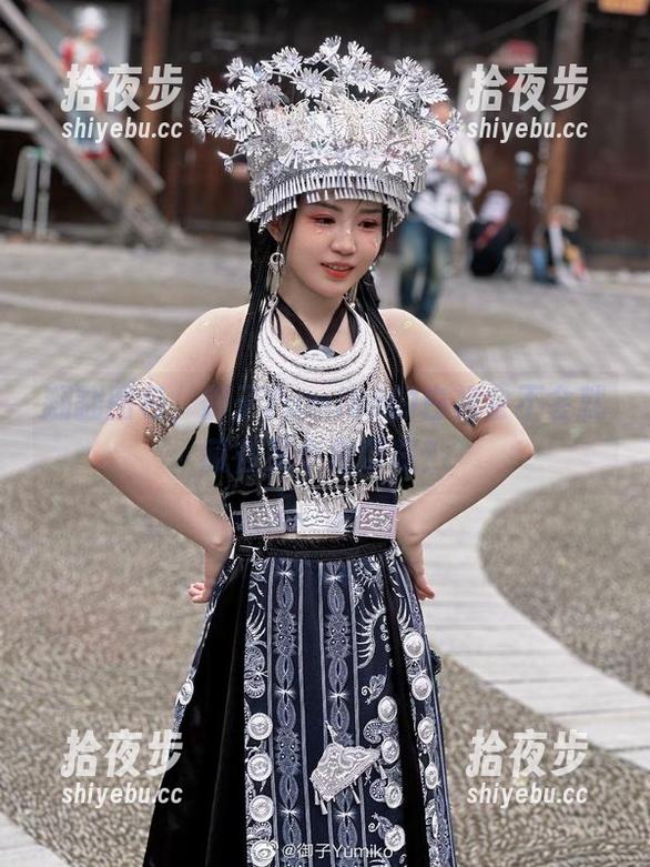 御子Yumiko 翻翻图包,御子Yumiko的白裙会不会就藏在某个角落呢?