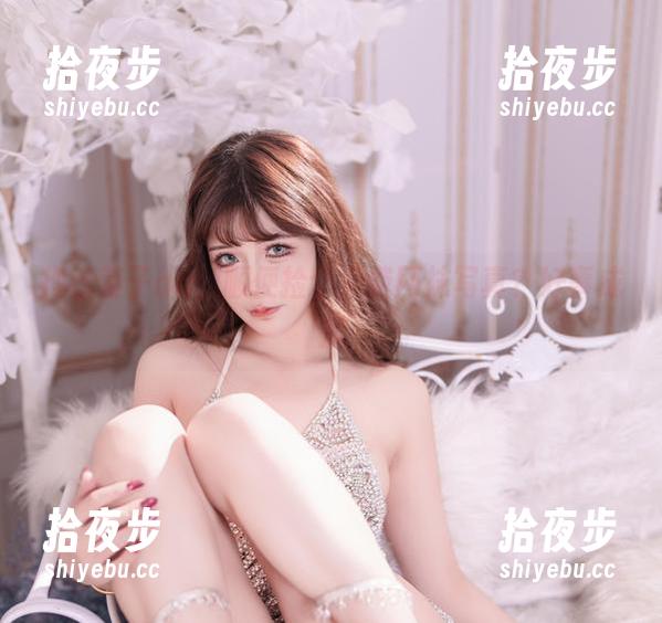 抱走莫子aa 抱走莫子aa,顺便捡个免费网袜写真?好事成双