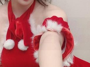 是依酱吖为你呈现的校服套图，偶尔一瞥，竟然期待起些微小的意外