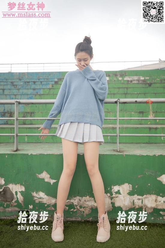 梦丝女神-凌凌 梦丝女神 - 凌凌的超美脚丫图集更新:你以为只是脚丫吗?太天真!