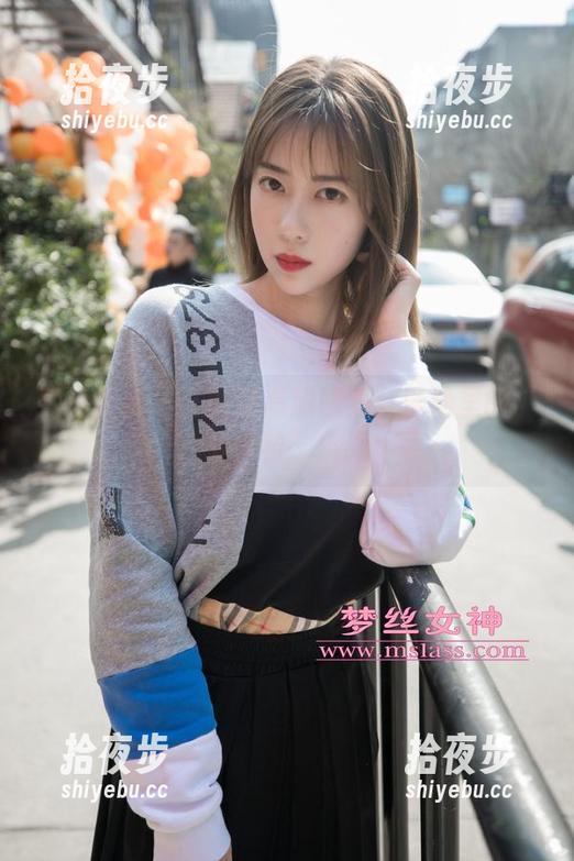 梦丝女神-王娇娇 梦丝女神 - 王娇娇高清图集:泳池里的“水下模特”挑战!